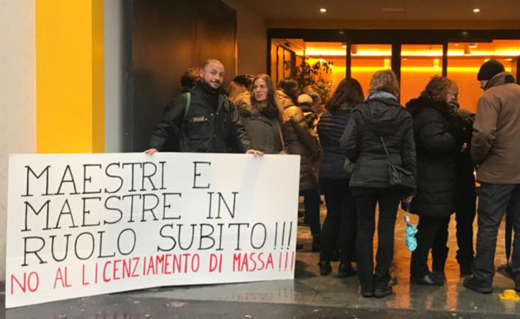 Milano - presidio scuola 27 dicembre | Potere al Popolo