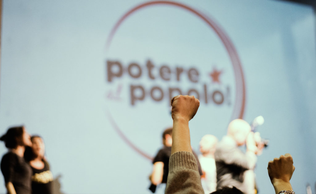 Logo potere al popolo