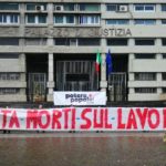 Cosenza: Striscione "Basta morti sul lavoro"