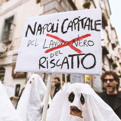 [Napoli] In pazza vestiti da fantasmi contro il lavoro nero!