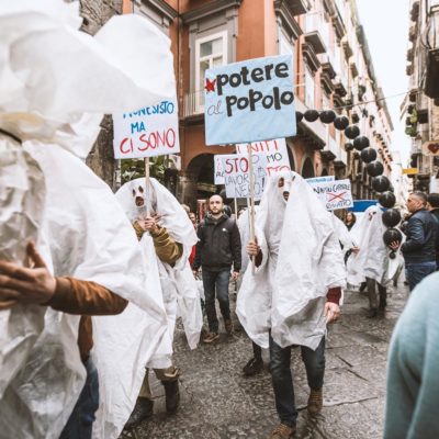 [Napoli] In pazza vestiti da fantasmi contro il lavoro nero!