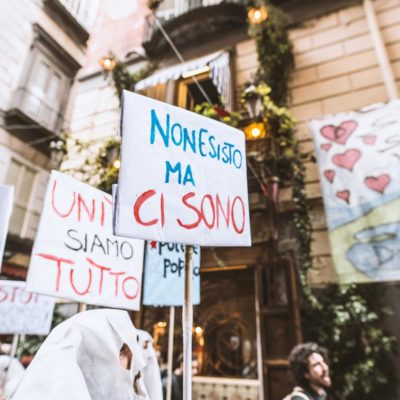 [Napoli] In pazza vestiti da fantasmi contro il lavoro nero!