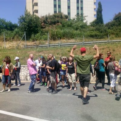 Le intimidazioni di polizia contro chi vuole manifestare