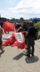 Le intimidazioni di polizia contro chi vuole manifestare