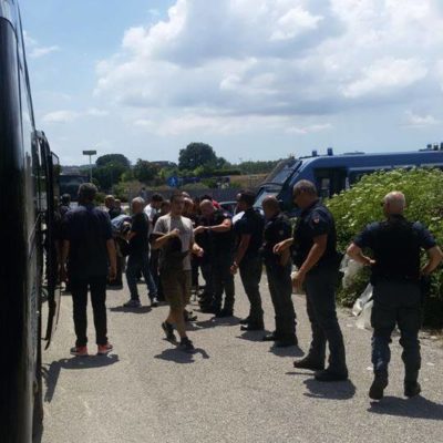 Le intimidazioni di polizia contro chi vuole manifestare