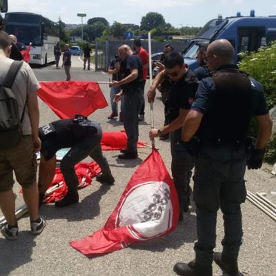 Le intimidazioni di polizia contro chi vuole manifestare