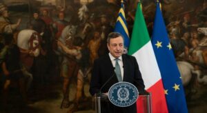 noi non applaudiamo draghi