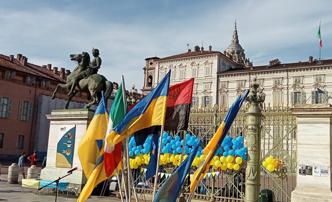 bandiere naziste torino