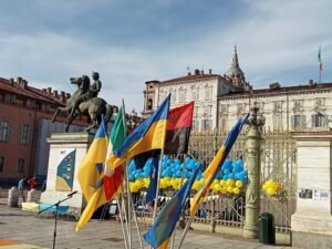 bandiere naziste torino